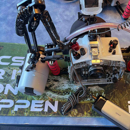 Ikelite RC232 TTL Estroboscopio Submarino con Luz de Video 2500 Lúmenes 330' Profundidad
