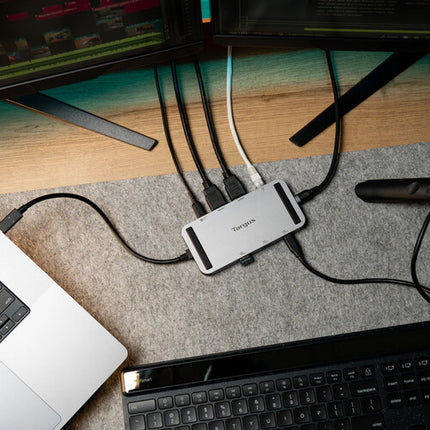 Targus 140W USB4 Dock móvil dual video con 8K30 y 140W de potencia