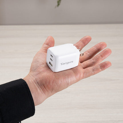 Targus 65W GaN Cargador de Pared USB 3 Puertos con Cable USB-C 3.3'