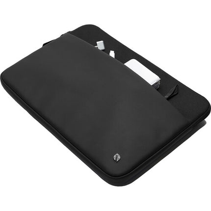 Incase A.R.C. Funda para portátil 16" Negra con revestimiento repelente al agua y almacenamiento oculto para AirTag