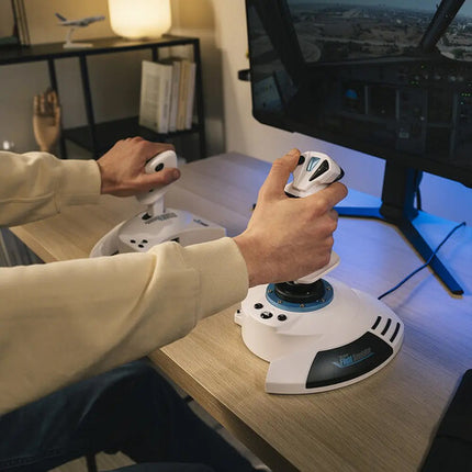Thrustmaster T.Flight Hotas 5 Joystick edición Microsoft Flight Simulator con 14 botones y sistema dual de timón