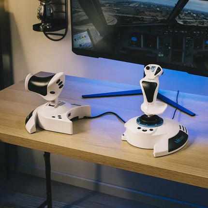 Thrustmaster T.Flight Hotas 5 Joystick edición Microsoft Flight Simulator con 14 botones y sistema dual de timón