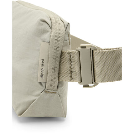 Peak Design City Sling Bolsa 2L Nylon Reciclado Moon con Divisor