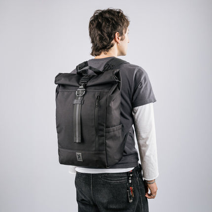 Chrome Industries Initiate Rolltop Mochila Coyote 26L con Funda Acolchada para Laptop y Porta Botellas