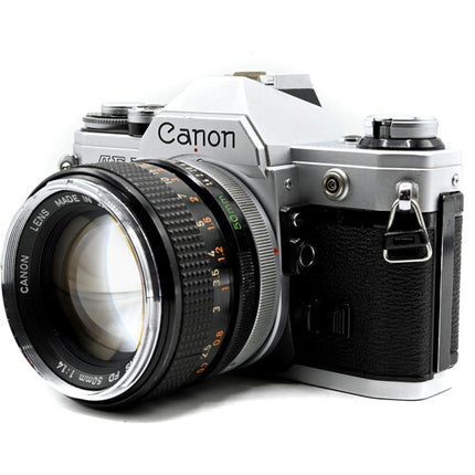 Canon AE-1 Cámara Analógica 35mm con Lente 50mm f/1.4 Cromada Renovada