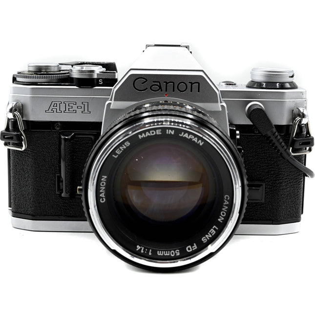 Canon AE-1 Cámara Analógica 35mm con Lente 50mm f/1.4 Cromada Renovada