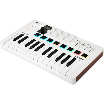 Akai Professional MPD218 Controlador USB con 16 Pads Retroiluminados y MiniLab 3 Teclado USB con Pedal Sustain