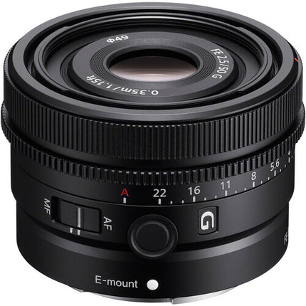 Sony FE 50mm f/2.5 G Lente para cámara formato completo con kit de filtro UV 49mm y limpieza